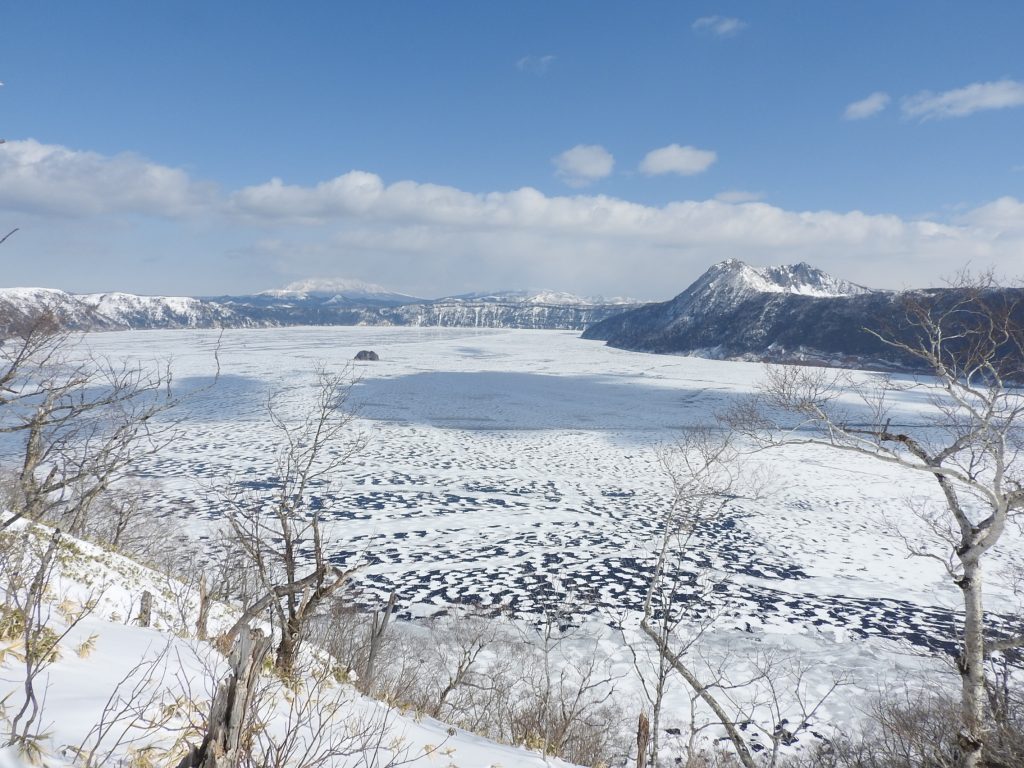 神秘的な自然現象・摩周湖、屈斜路湖の結氷の魅力