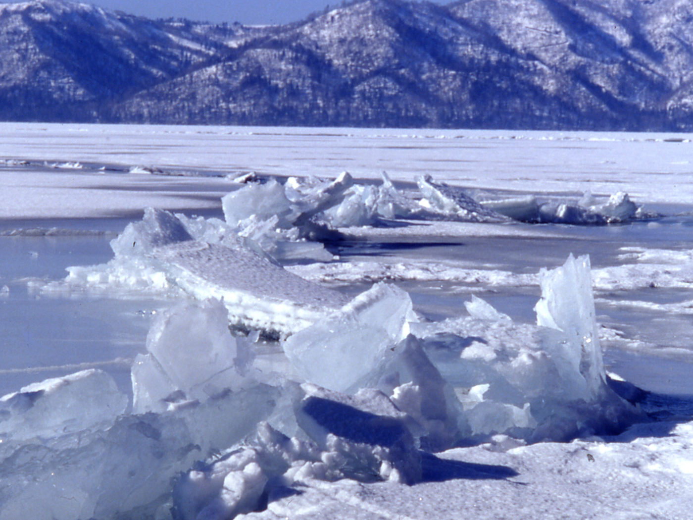 神秘的な自然現象・摩周湖、屈斜路湖の結氷の魅力