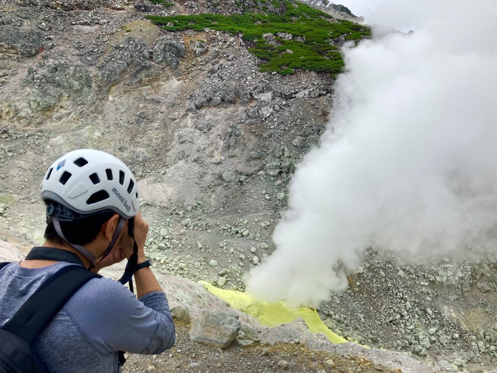 【ひがし北海道の活火山を登る】アトサヌプリトレッキングツアー