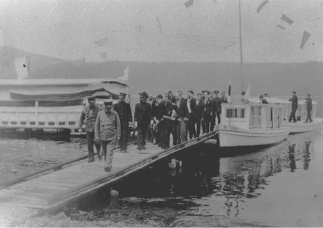 歴史写真館NO.11　屈斜路湖の遊覧船
