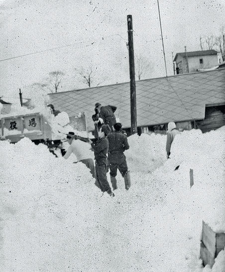 歴史写真館NO.67　排雪作業